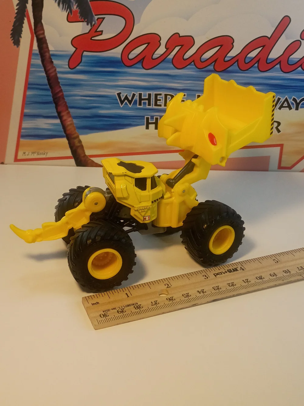 Monster Truck Dirt Squad Scoopz Yellow 1/64 Scale Pre-owned